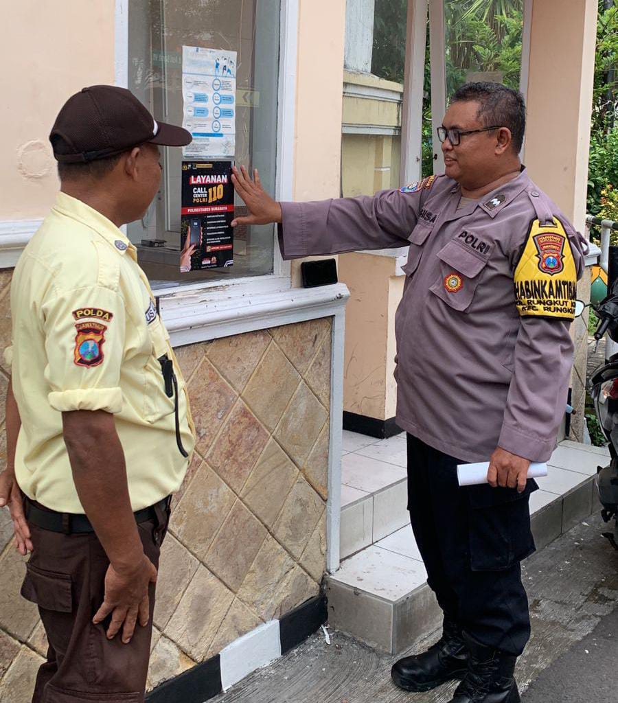 Tingkatkan Akses Darurat, Bhabinkamtibmas Rungkut Kidul Gencarkan Sosialisasi Layanan 110 di Titik Keramaian