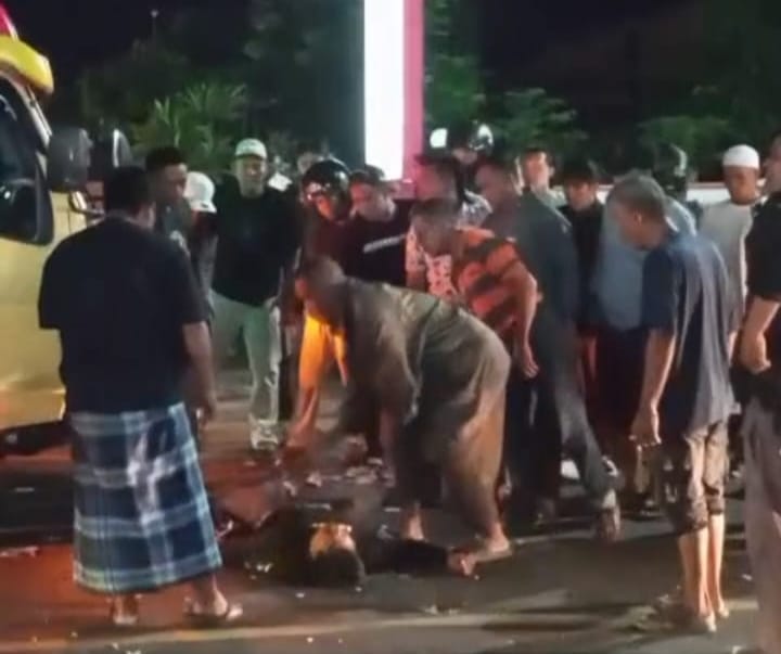 Gagal Mendahului di Tikungan Berujung Maut, Penumpang Scoopy Tewas Dihantam Truk