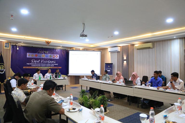 Perketat Pengawasan Orang Asing, Imigrasi Tanjung Perak Gelar Rapat Tim Pora di Kabupaten Tuban