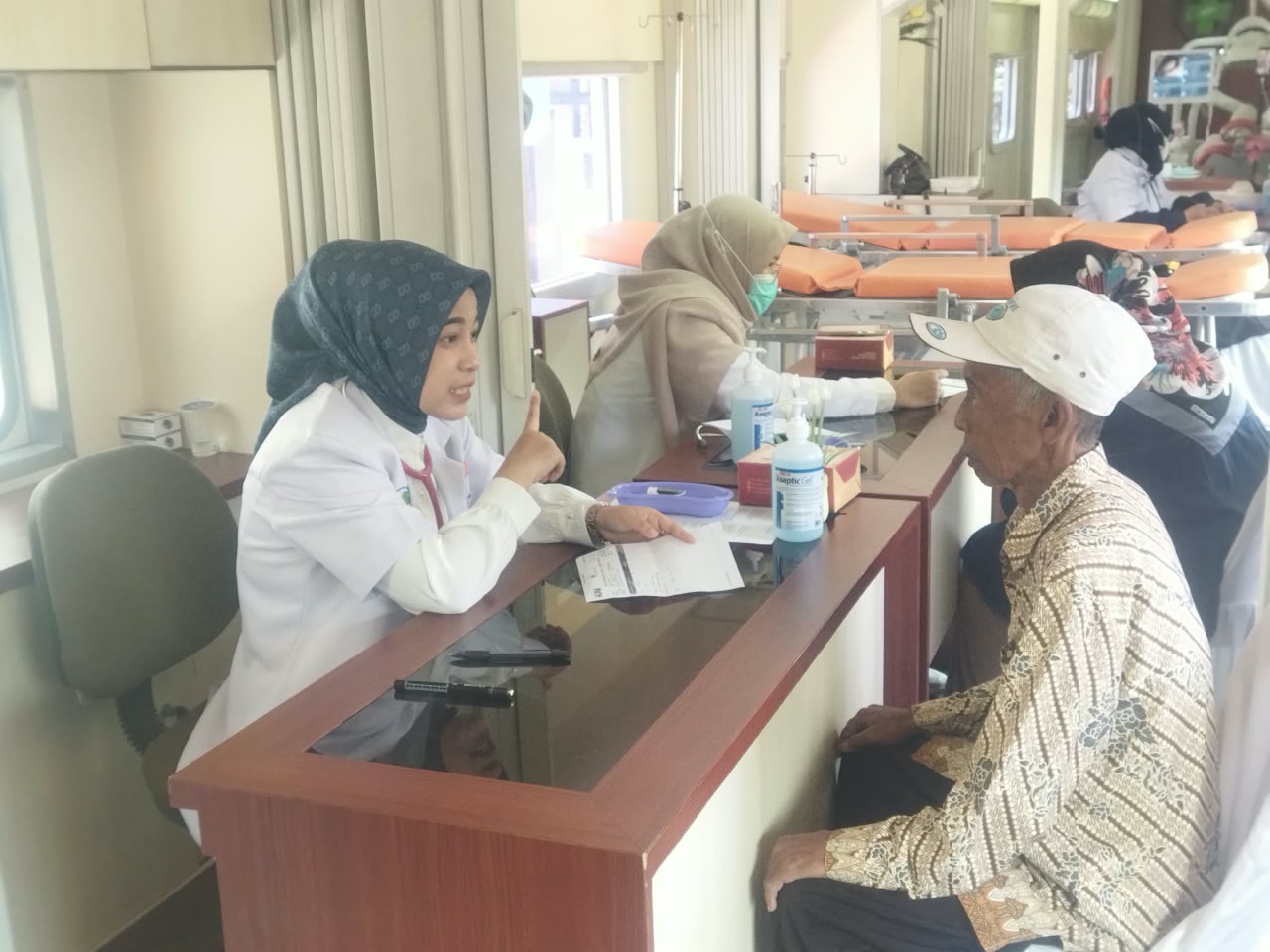 Rail Clinic di Stasiun Sempolan Jember, Gerbong Besi Berubah Jadi Rumah Sehat