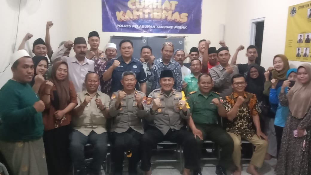 Tingkatkan Pelayanan Polri, Polres Pelabuhan Tanjung Perak Gelar Cangkrukan Kamtibmas