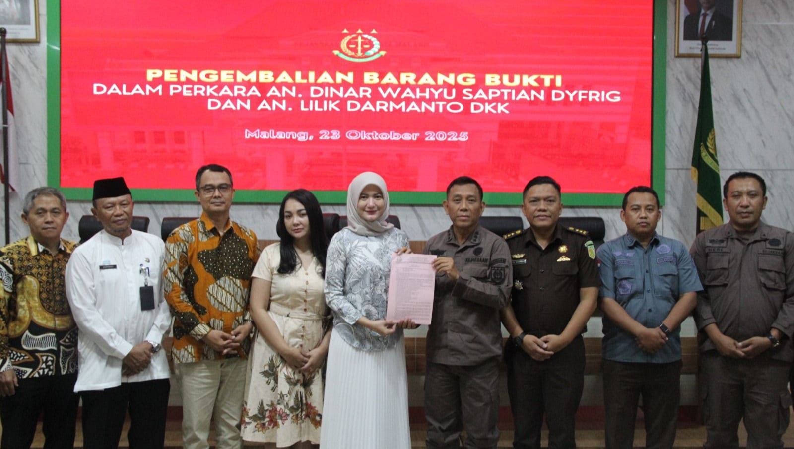 Kejari Kota Malang Kembalikan Barang Bukti Investasi Bodong 