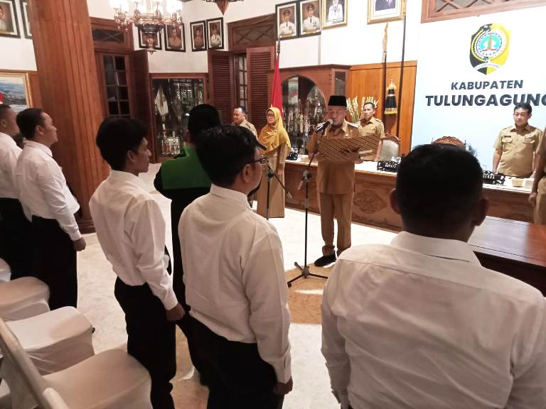 Lantik 27 Pejabat Fungsional, Bupati Gatut Sunu Ingatkan Jangan Sekadar Absen