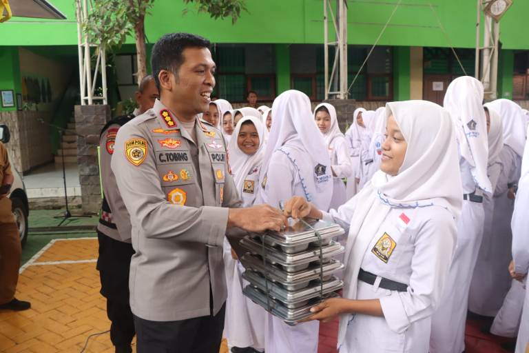 Kapolresta Sidoarjo Cek Distribusi MBG di Porong