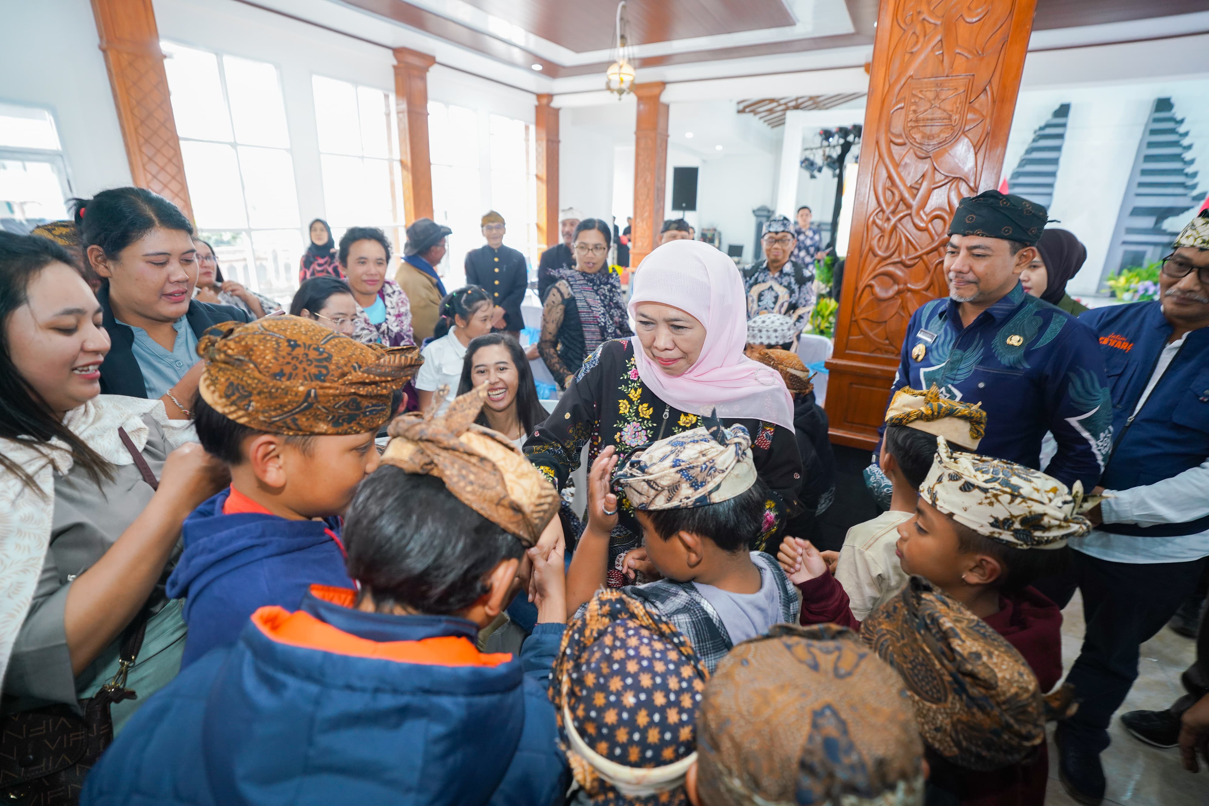 Gubernur Khofifah Optimis Pendopo Agung Ngadisari jadi Penguat Budaya Suku Tengger
