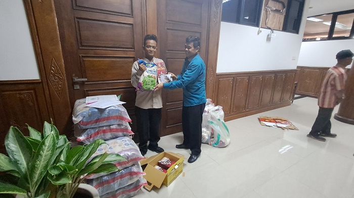 Fraksi Gerindra DPRD Jatim Berbagi Ratusan  Paket Bingkisan Lebaran