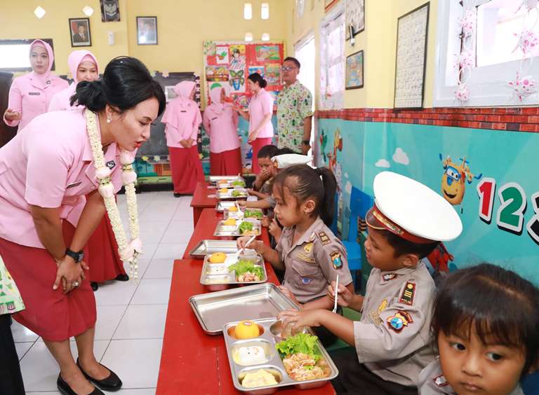 Pengurus YKB Jatim Beri Dukungan Pendidikan Anak Usia Dini di Jember