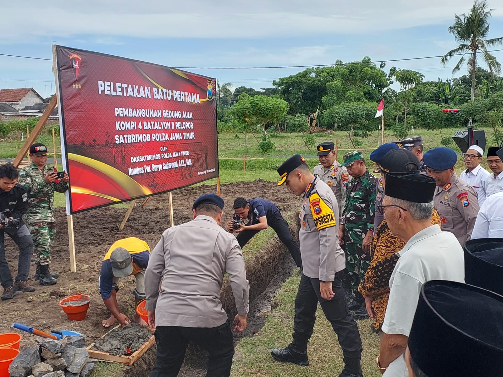 Kapolresta Banyuwangi Letakkan Batu Pertama Pembangunan Gedung Aula Brimob Kompi 4 Batalyon B Pelopor