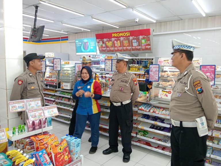 Polsek Sawahan Intensifkan Patroli, Sasar Minimarket untuk Cegah Kejahatan