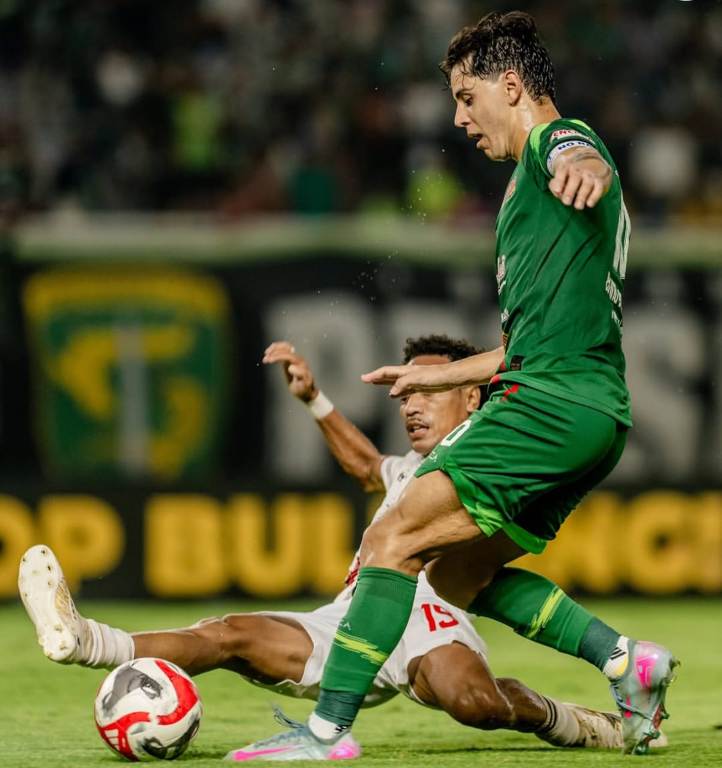 Bruno Moreira Cetak Rekor 100 Penampilan Bersama Persebaya Surabaya