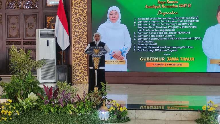 Gubernur Khofifah Salurkan Bansos Ke-13 Sebesar Rp 13,2 Miliar di Jombang