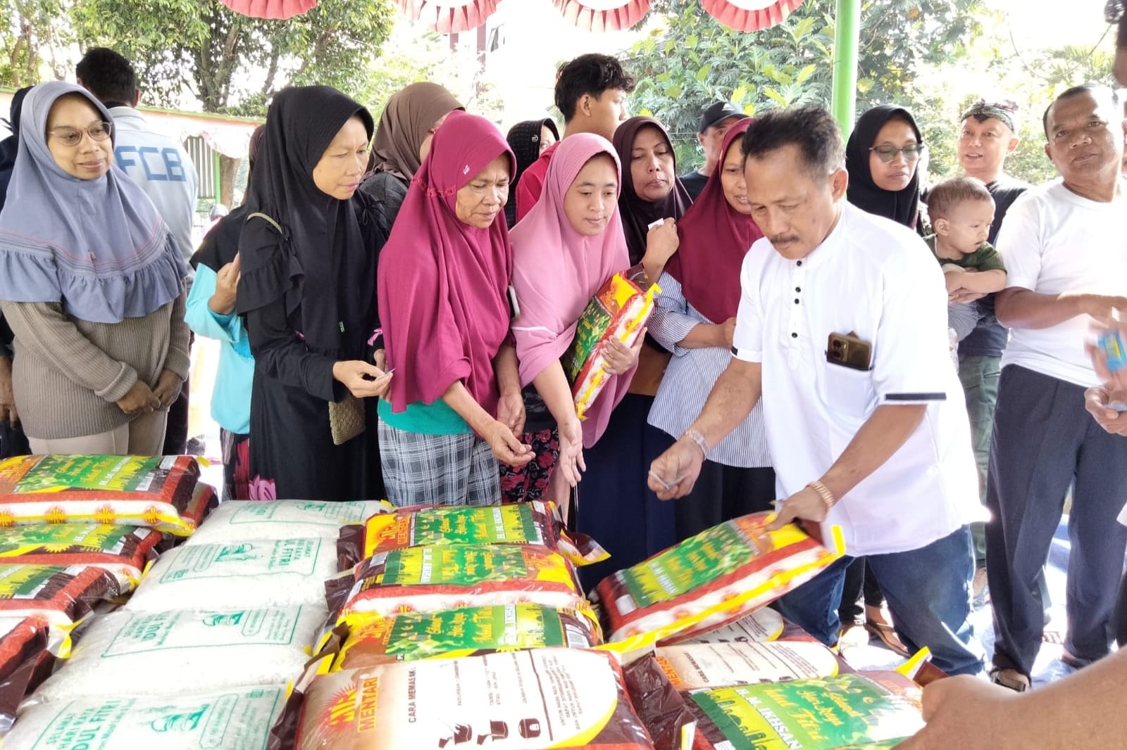 Sosok M. Ikhsan Warga Arjosari, Sedekahkan 7 Ton Beras pada Masyarakat