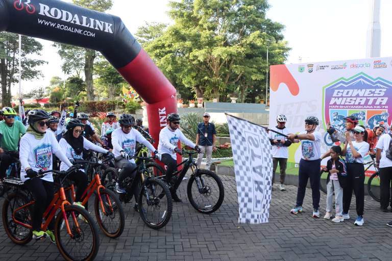 Ratusan Bikers Ramaikan Gowes Wisata Hari Bhayangkara ke-79 di Kota Batu