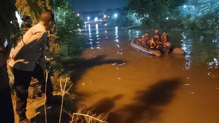 Ditinggal Masuk Rumah, Balita Krian Diduga Tercebur Kali 