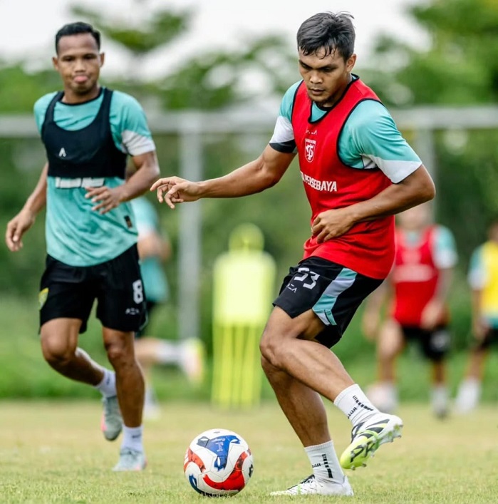 Lawan Borneo FC, Rachmat Irianto Siap Beri Kemenangan untuk Persebaya 
