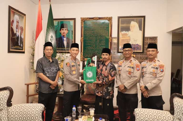 Kapolres Kediri Kota Silaturahmi ke Ponpes Kedunglo Wahidiyah Perkuat Sinergi Polri dan Ulama