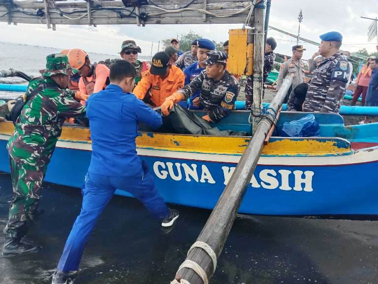 Korban KMP Tunu Pratama Jaya di Perairan Jembrana