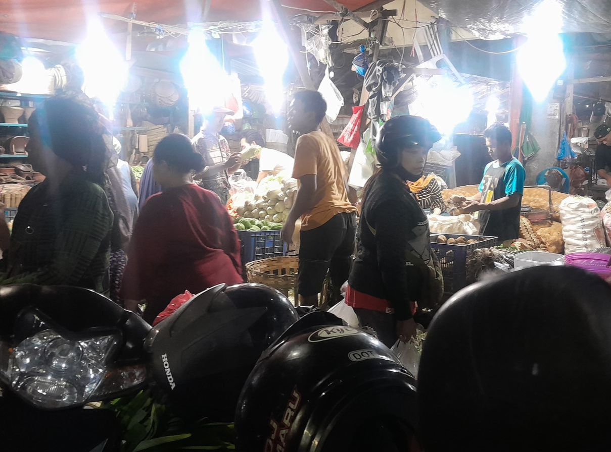 PD Pasar Surya Tebang Pilih, Belasan Pedagang Keputran Utara Protes Keras