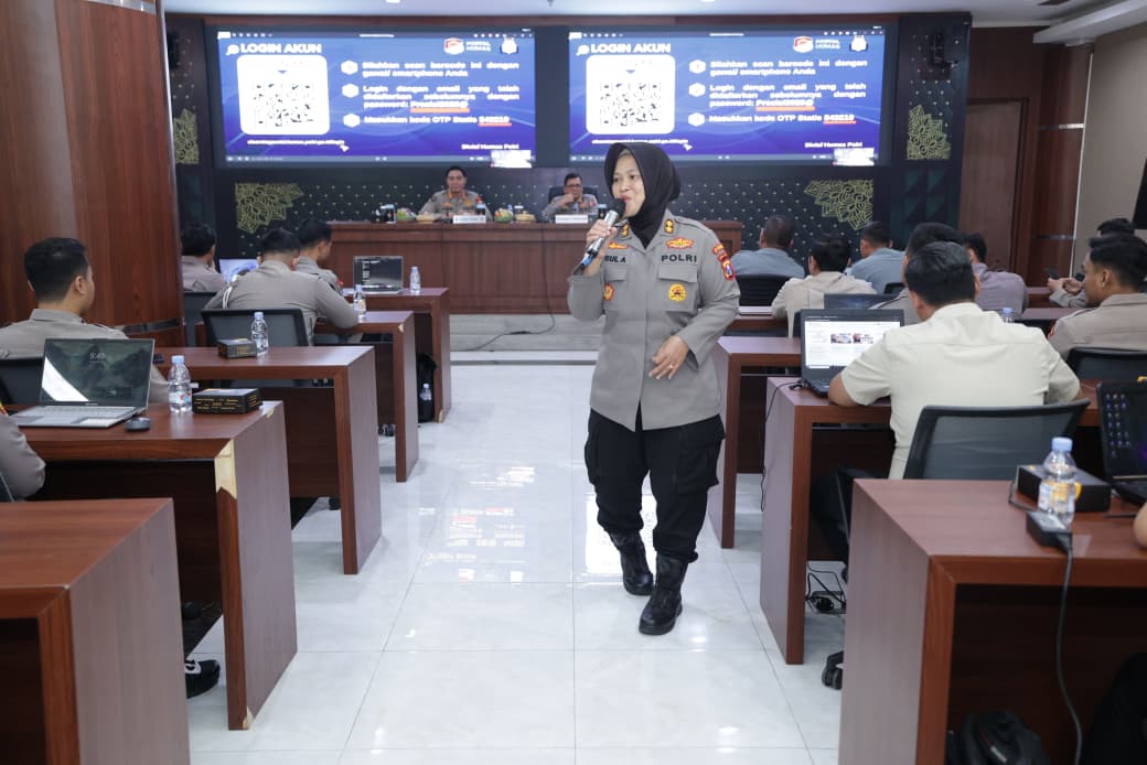 Polda Jatim Gelar Pelatihan Kehumasan Melalui E-Learning