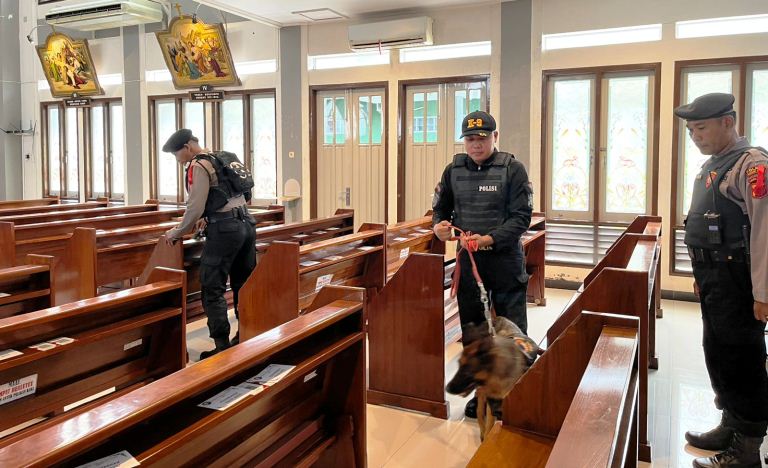 Polres Kediri Kota Sterilkan Gereja Jelang Misa Natal untuk Pastikan Ibadah Aman dan Khidmat