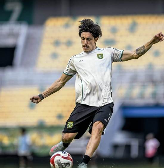 Bernardo Tavares Benahi Finishing Persebaya Jelang Jamu Persib Bandung