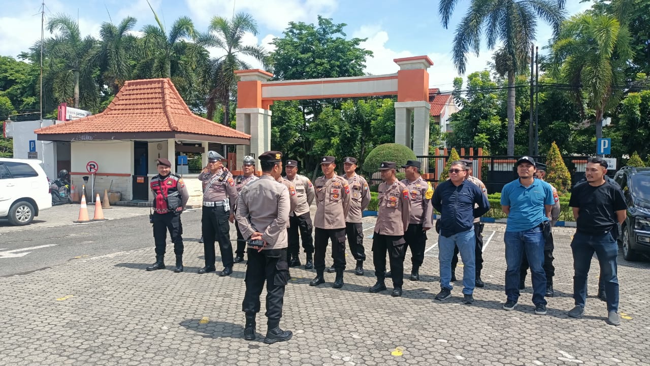 Polsek Gayungan Amankan Aksi Unras DPC Madura Nusantara