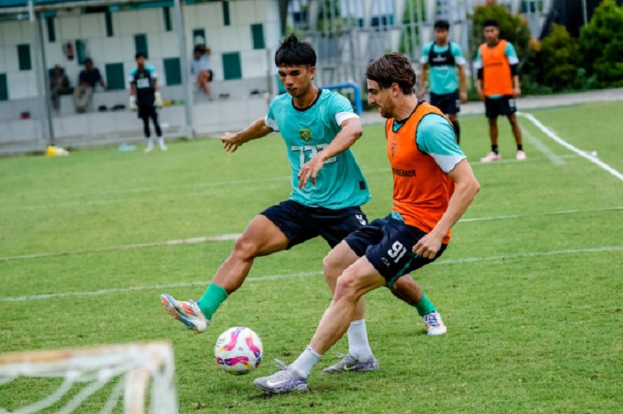 Perkuat Posisi Vital, Persebaya Bidik Kiper Liga 1