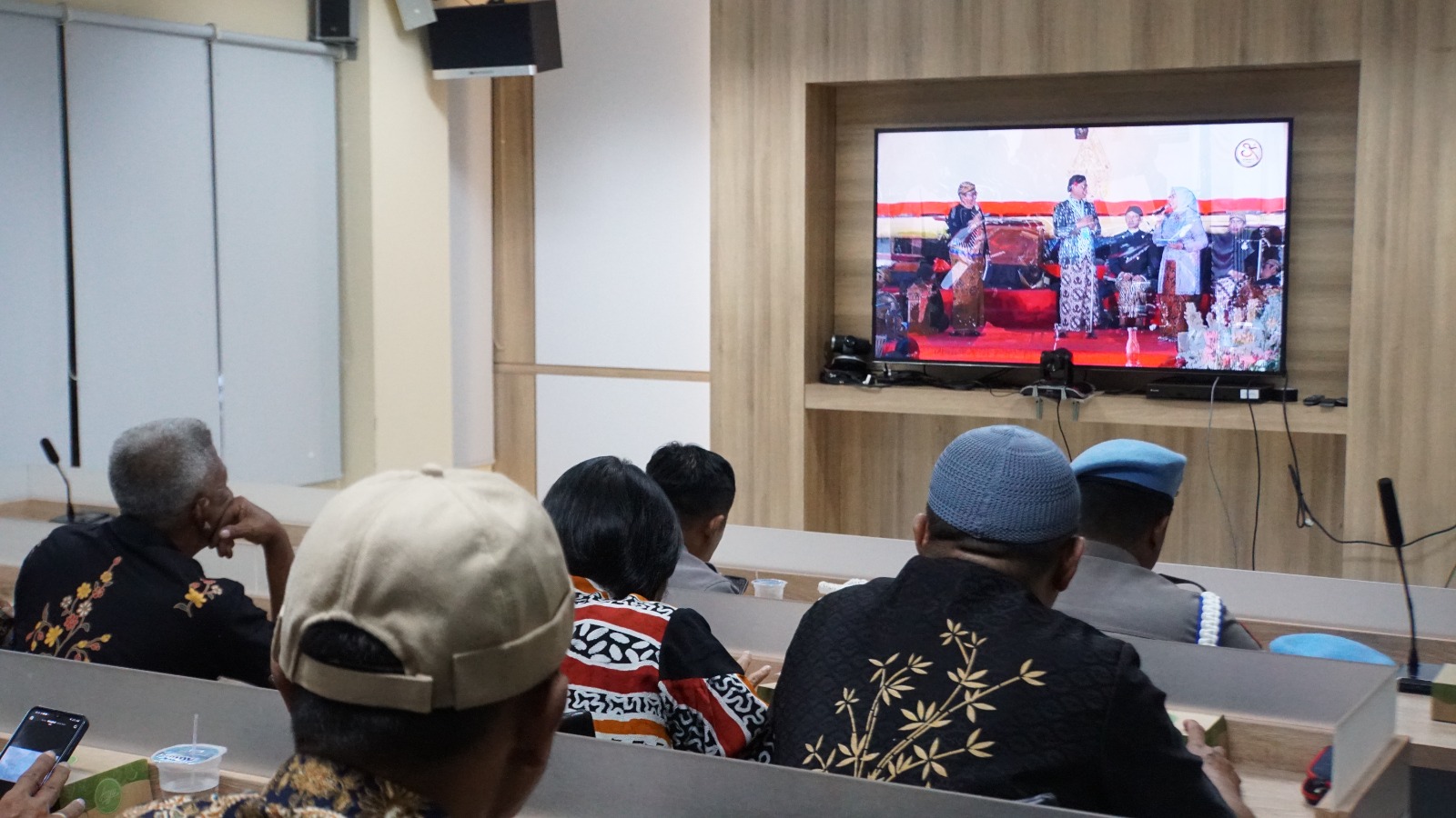 Polresta Sidoarjo Gelar Nobar Wayang Kulit Tumurune Wiji Sejati 