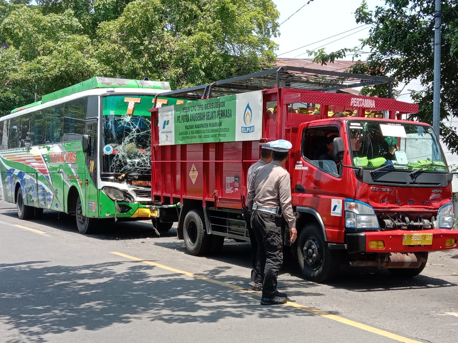 Bus Rem Blong Picu Tabrakan Beruntun di Simpang Purut