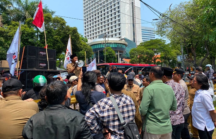 Gempar Jatim Geruduk DPRD Surabaya, Desak PAM Surya Sembada Turunkan Tarif Air