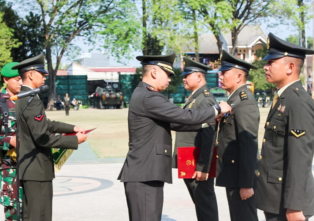 HUT Ke-78 TNI, Tiga Prajurit Kodim Bojonegoro Terima Anugerah Tanda Kehormatan