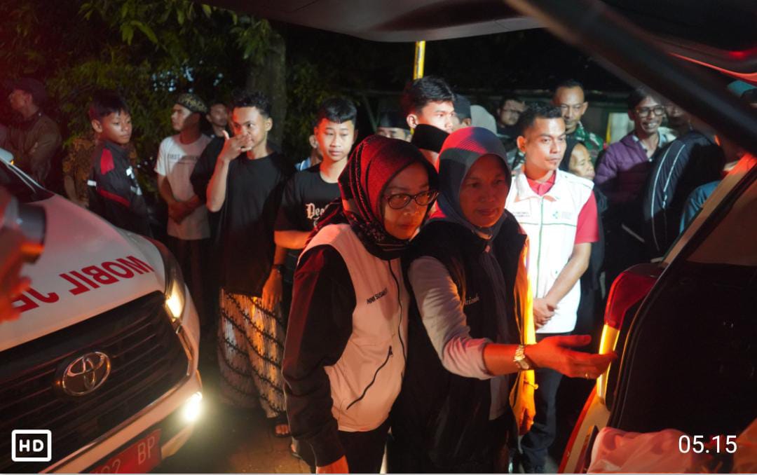 Wakil Bupati Bojonegoro Sampaikan Belasungkawa dan Beri Santunan Korban Kecelakaan di Tawangmangu