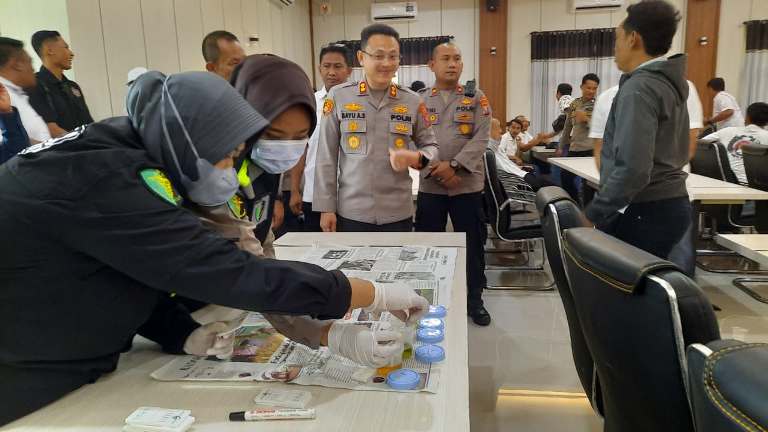 Polres Situbondo Gelar Tes Urine Pascakasus Narkoba Kapolres Bima