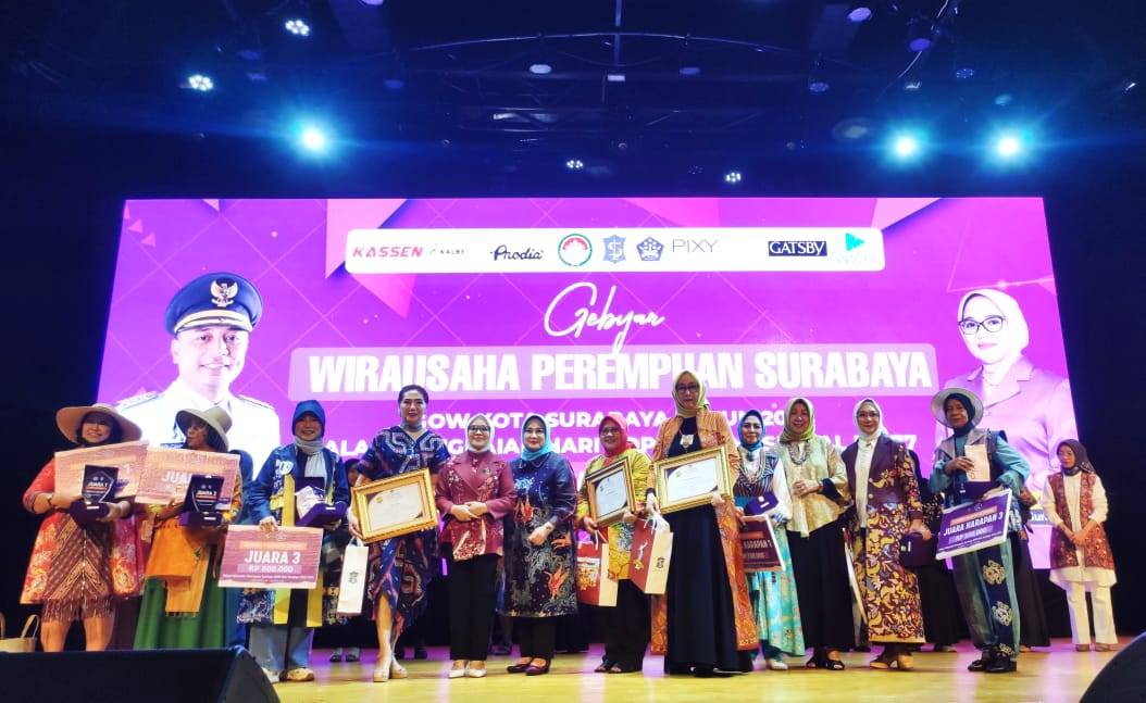 12 Motif Batik Khas Surabaya Dikenalkan dalam Acara Fashion Show di Balai Pemuda