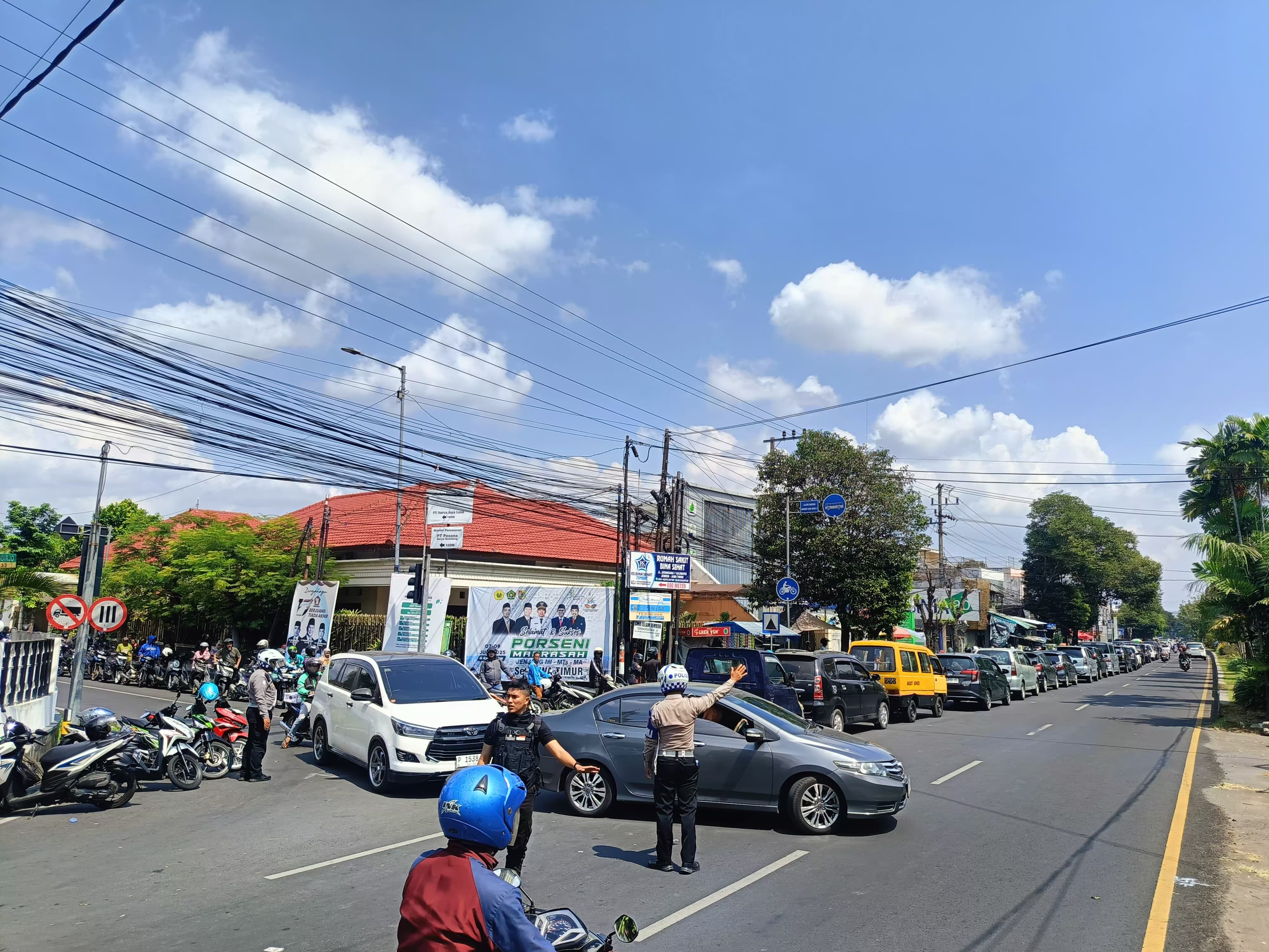 Jember Lumpuh Akibat Krisis BBM, Antrean Mengular, Polisi Turun Tangan