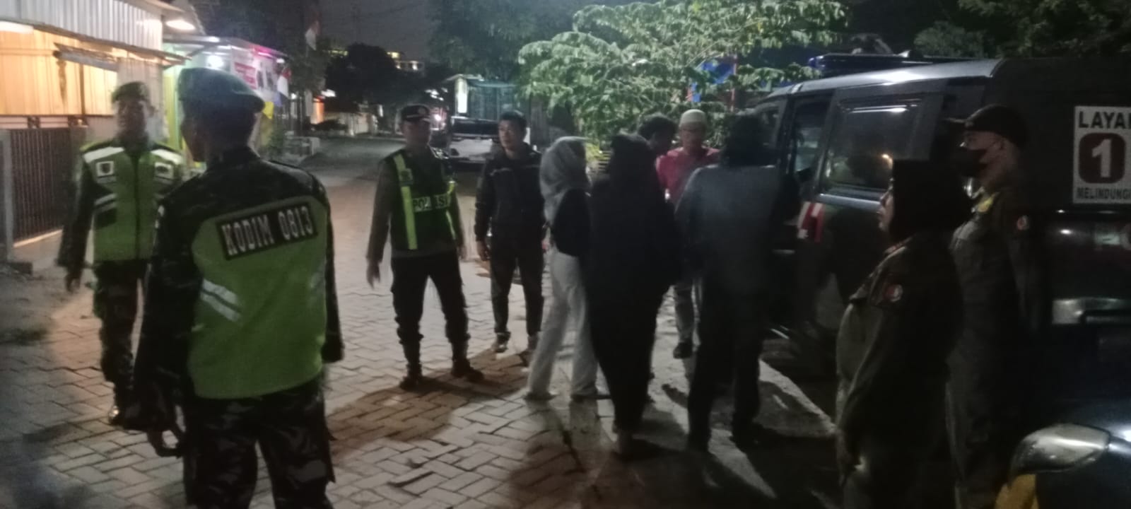 Polsek Bojonegoro Bersama TNI dan Satpol PP Operasi Pekat, Amankan 10 Pasangan Bukan Suami Istri