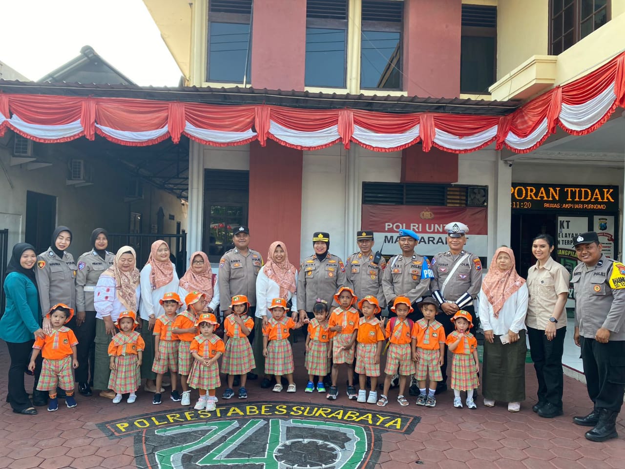 Polsek Karangpilang Kenalkan Profesi Polisi dan Tertib Lalu Lintas kepada Anak Usia Dini