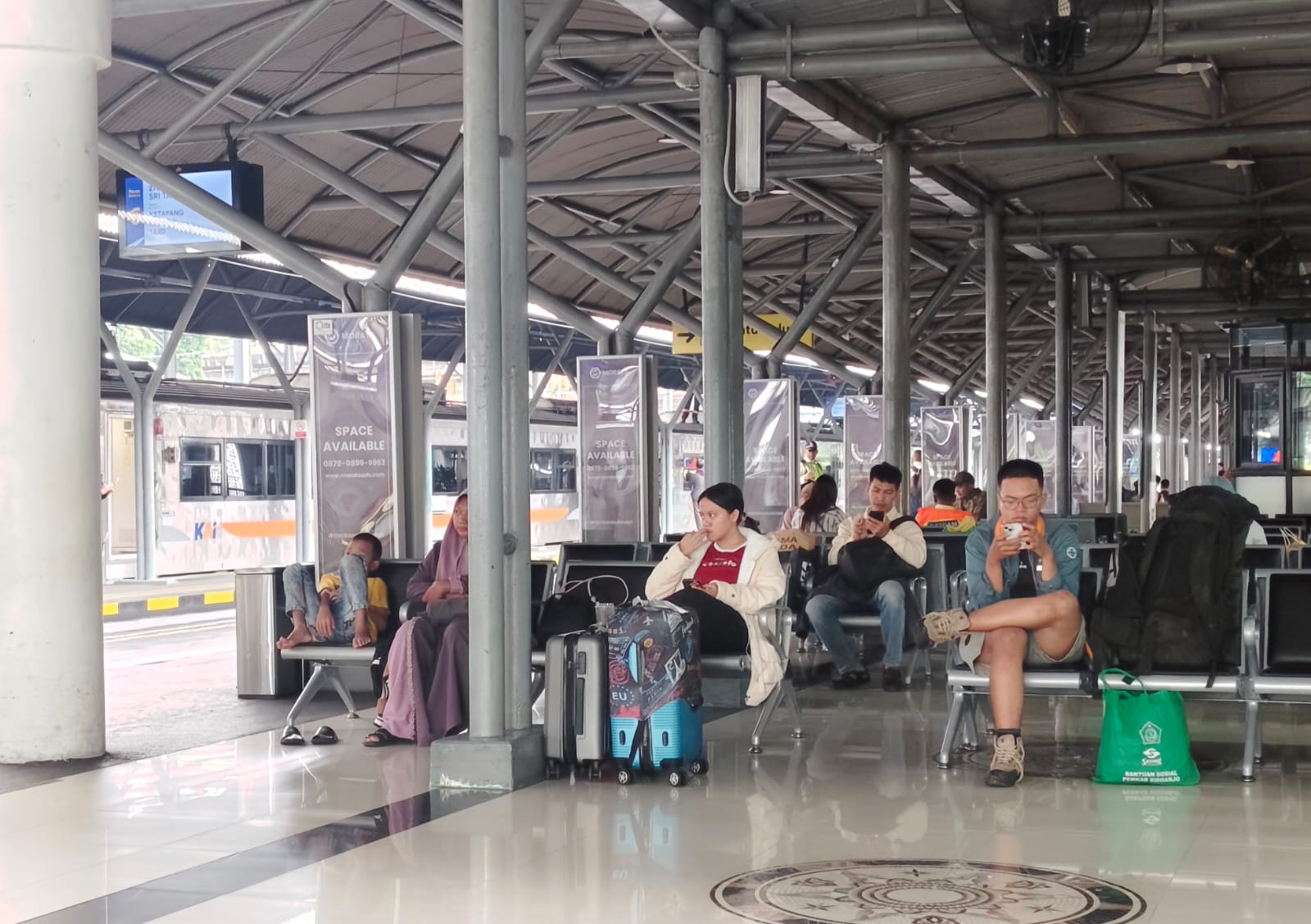 Luapan Air di Jalur Pantura, Sejumlah Kereta Api Tujuan Surabaya Alami Keterlambatan