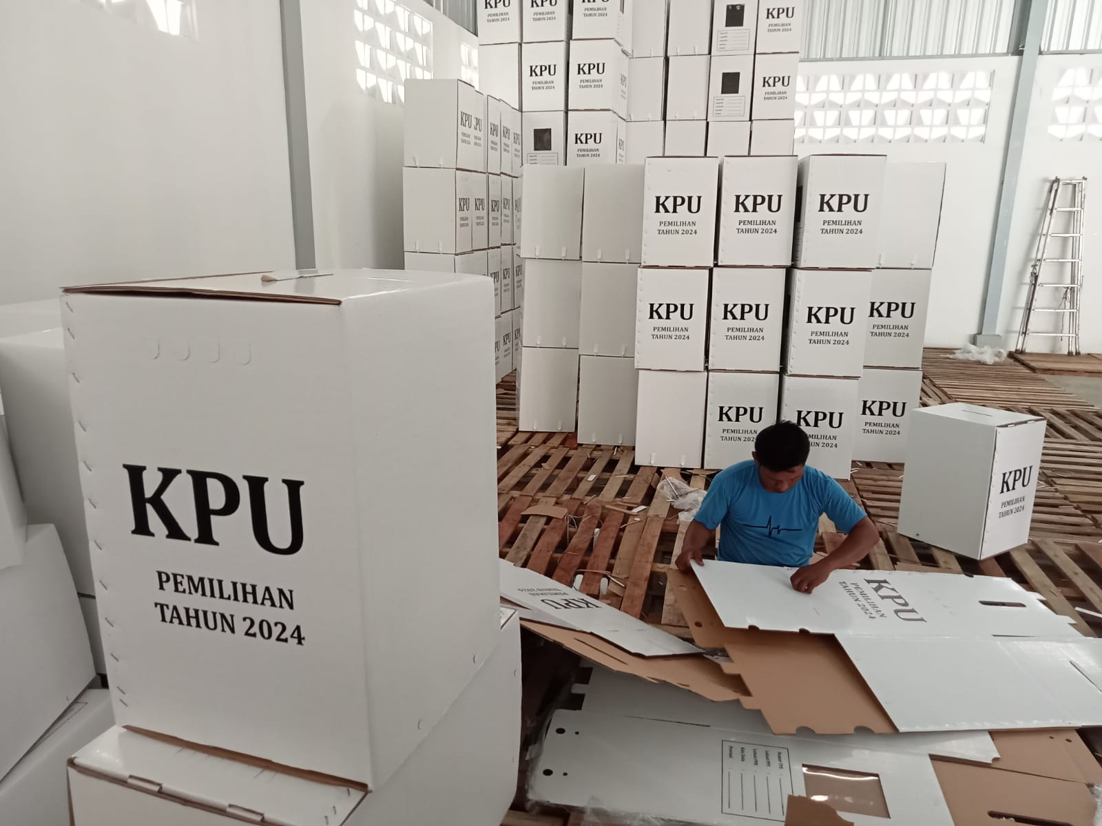 KPU Tulungagung Terima Puluhan Ribu Kotak Suara dan Kabel Ties Pilkada 2024