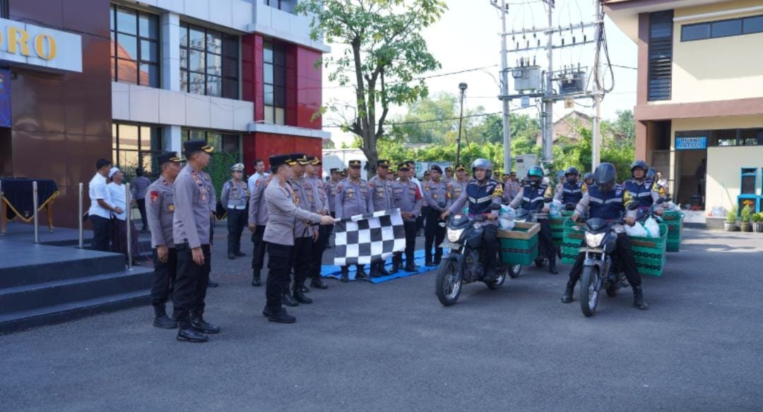 Polres Bojonegoro Salurkan 3,3 Ton Zakat Fitrah untuk Ribuan Warga