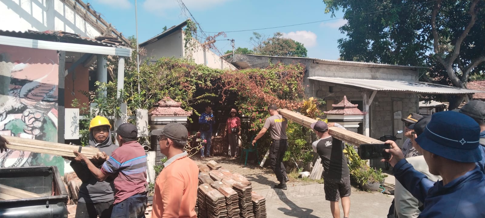 Ratusan Relawan Bantu Perbaikan Rumah Korban Puting Beliung
