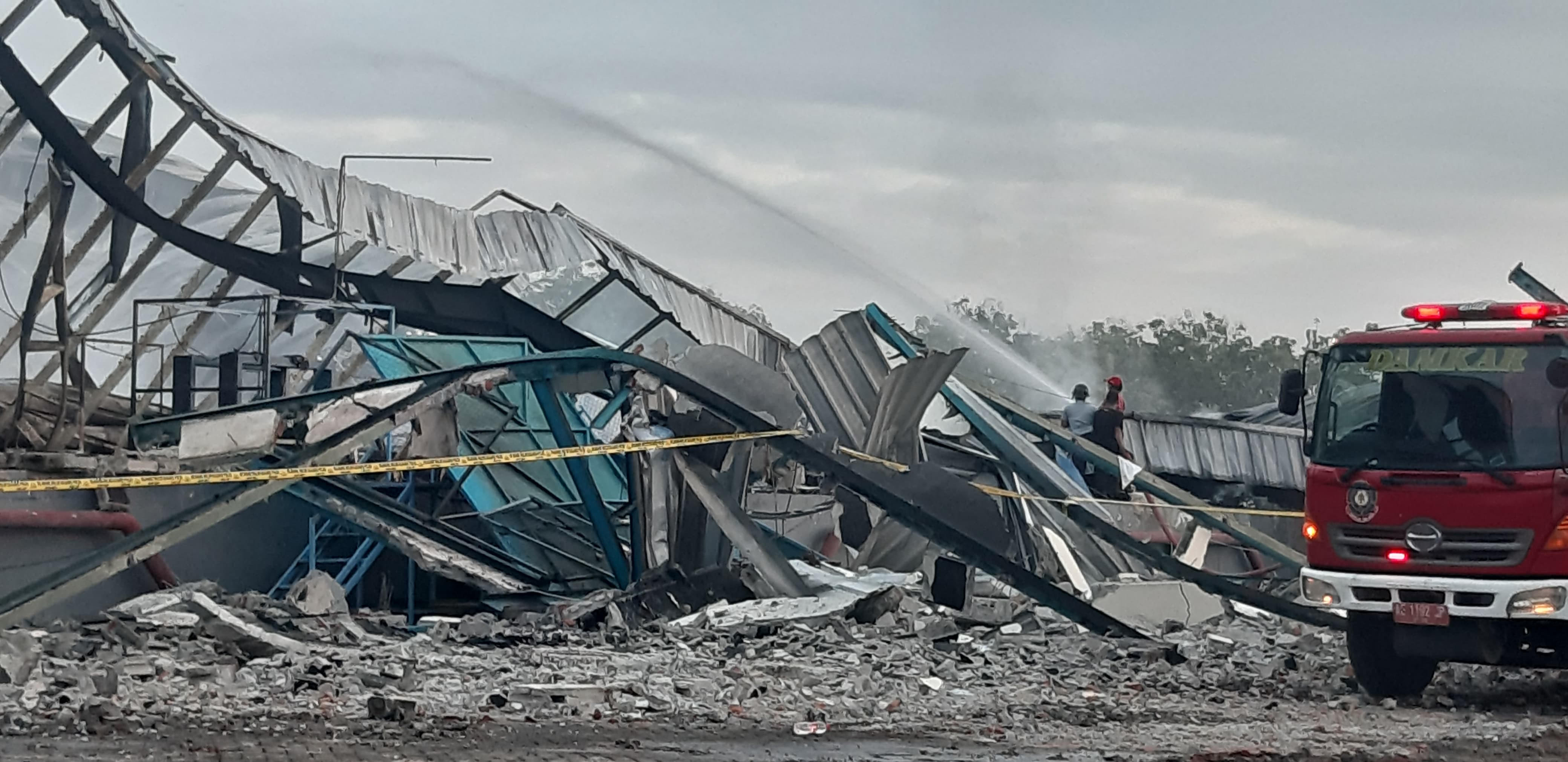 Pabrik Terbakar, Ratusan Ribu Sepatu Siap Ekspor Jadi Arang