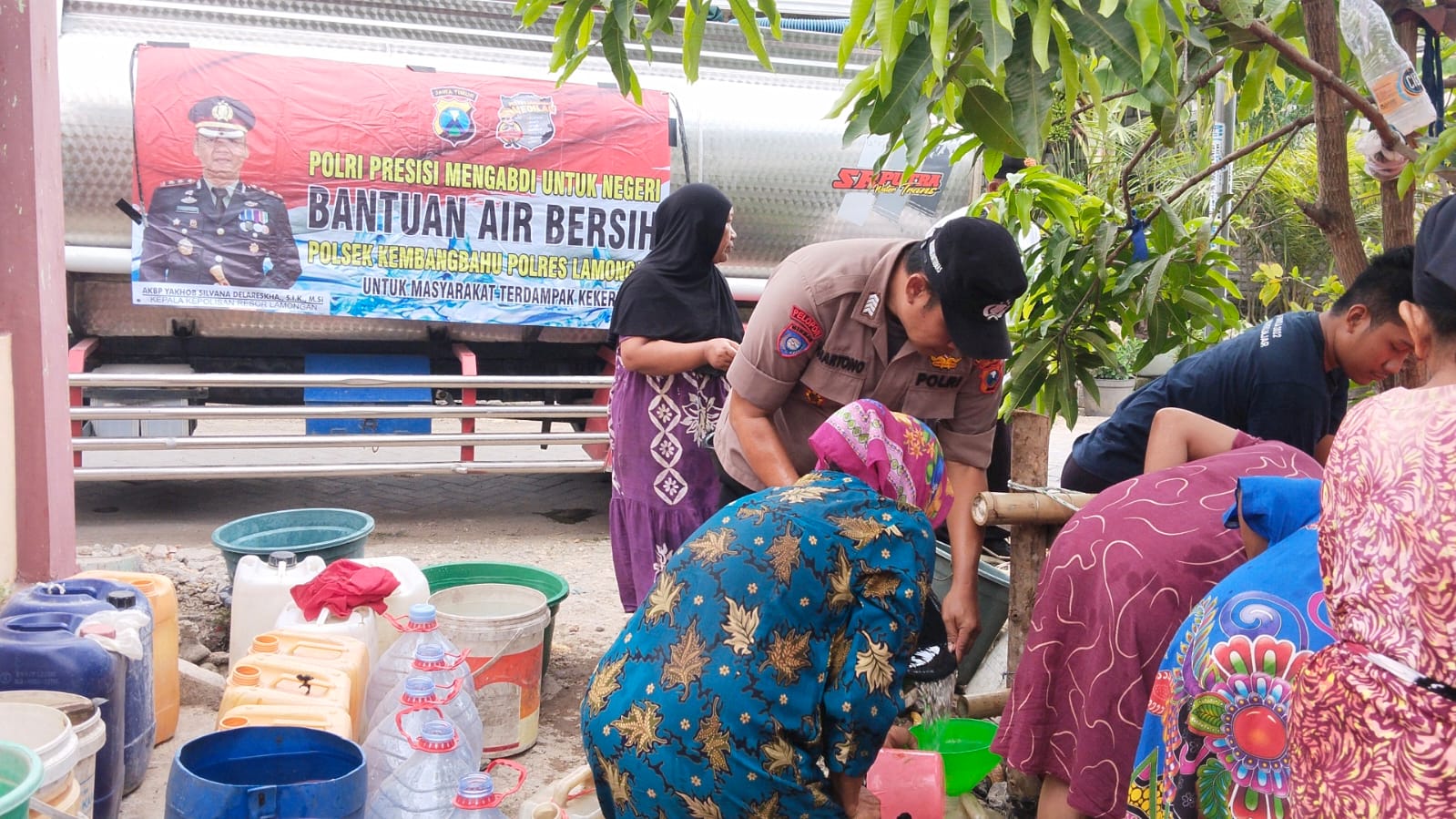 Polres Lamongan Sebar Air Bersih ke Wilayah Terdampak Kemarau Panjang