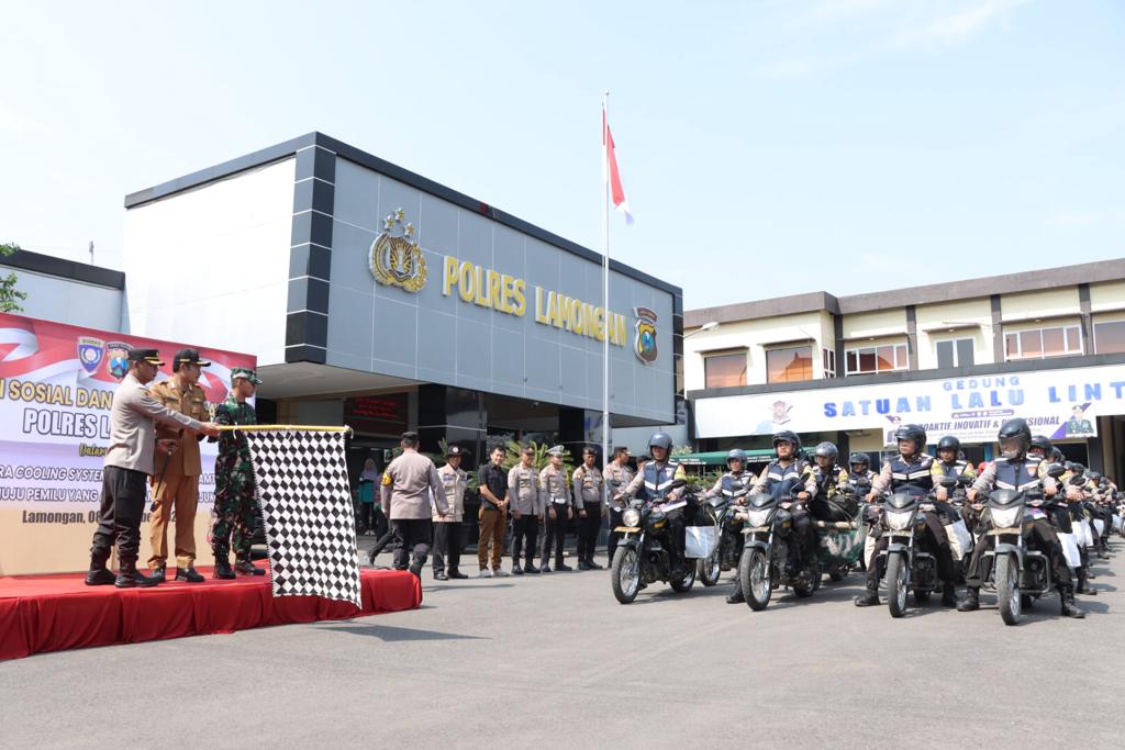 Ringankan Beban Warga, Polres Lamongan Bagikan 1.000 Paket Bansos