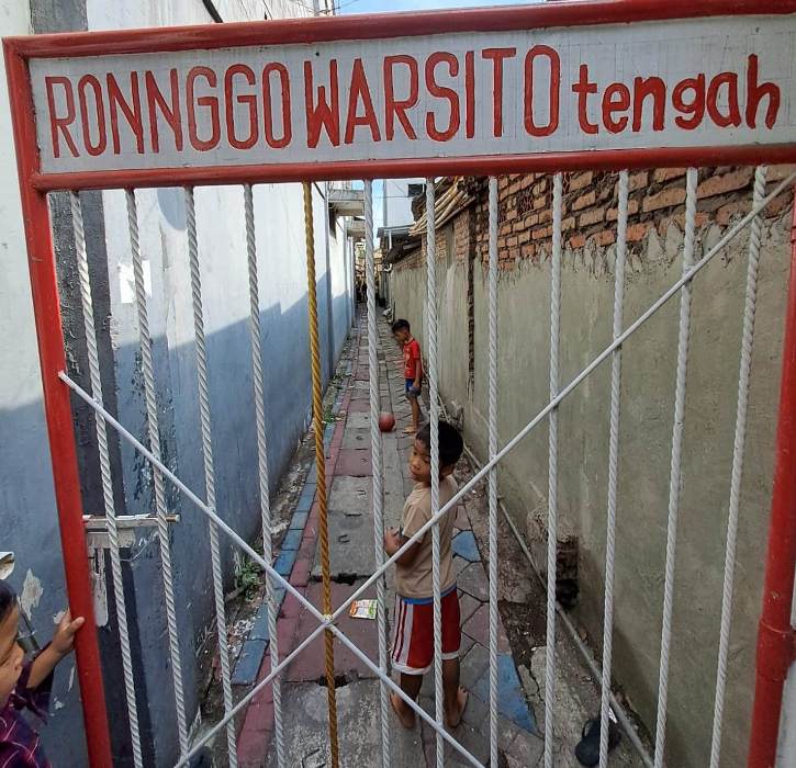 Warga Keluhkan Proyek Paving dan Saluran di Ronggo Warsito Hasil Amburadul