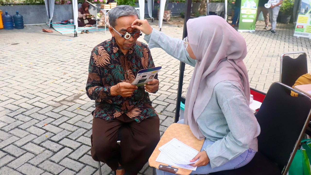Dafam Pacific Caesar Surabaya Gandeng AWS Gelar Cek Mata Gratis