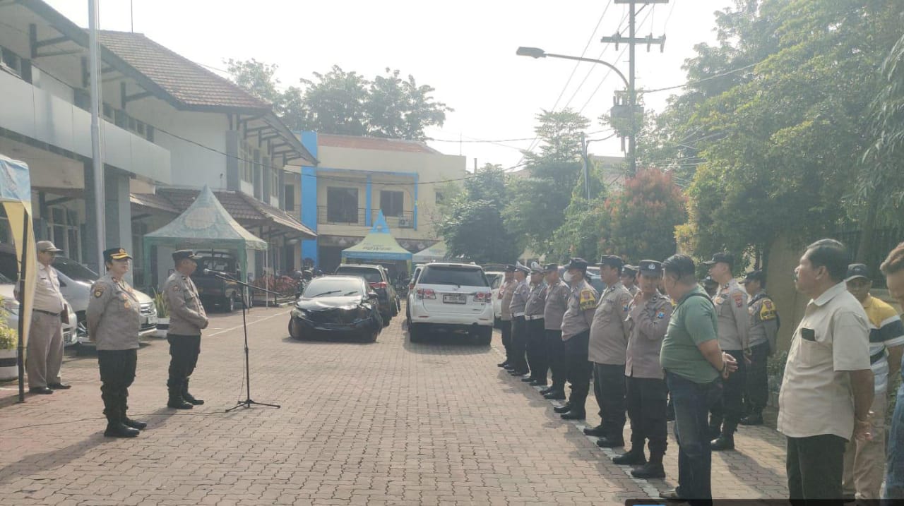 Polsek Dukuh Pakis Lepas Anggota Purna Tugas