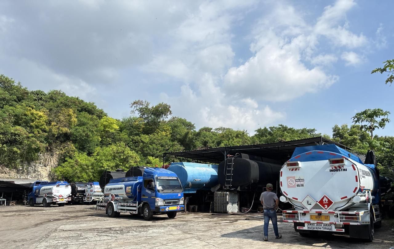Picu Bau Tak Sedap, Aktivitas Gudang BBM di Pongangan Gresik Disetop DLH