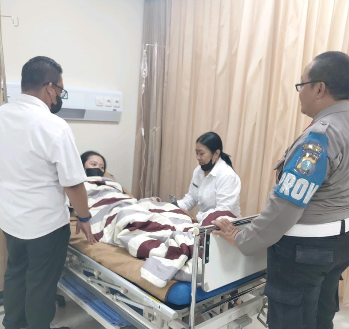 Polsek Tenggilis Mejoyo Peduli dan Beri Motivasi Anggota yang Sakit