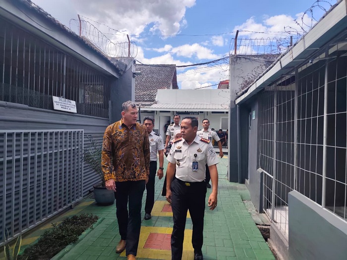 Konjen Australia Glen Askew Terkesan Program Pembinaan Humanis di Lapas Jember